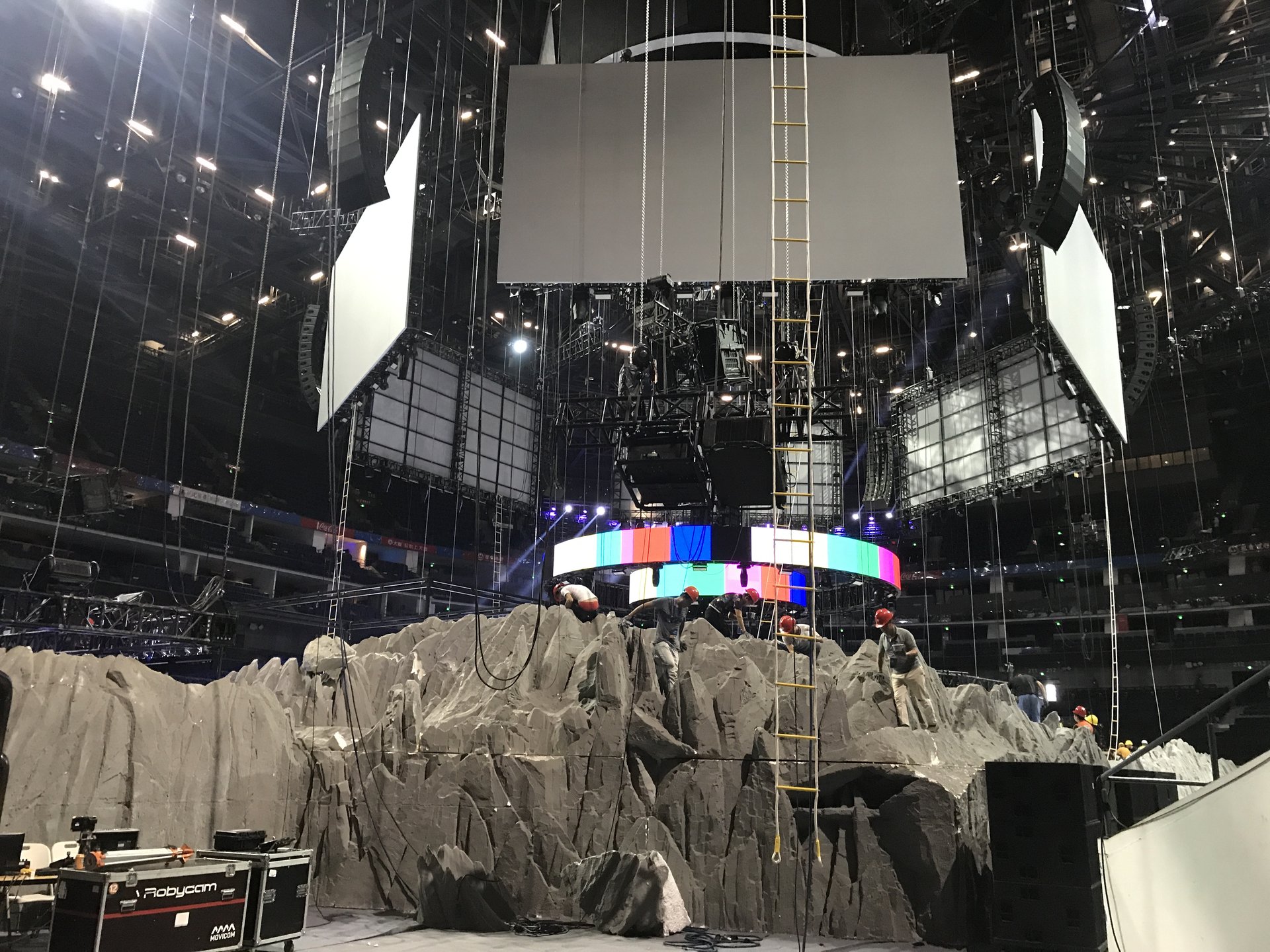 Load-in and set construction — Mercedes-Benz Arena