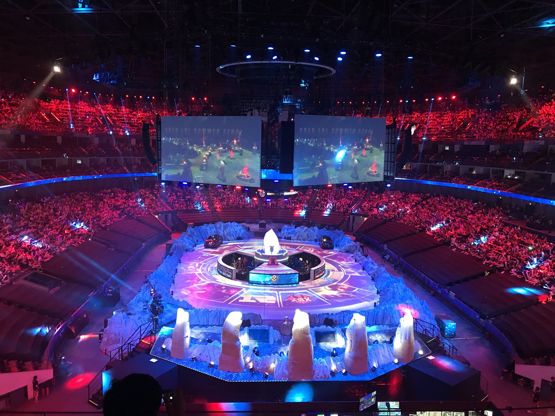 Inside the Mercedes-Benz Arena during LPL Finals play